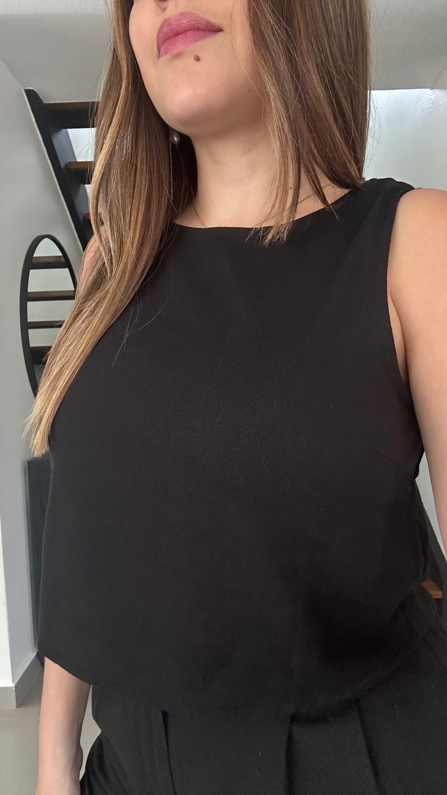 Round Neck Sleeveless Linen Cropped Blouse