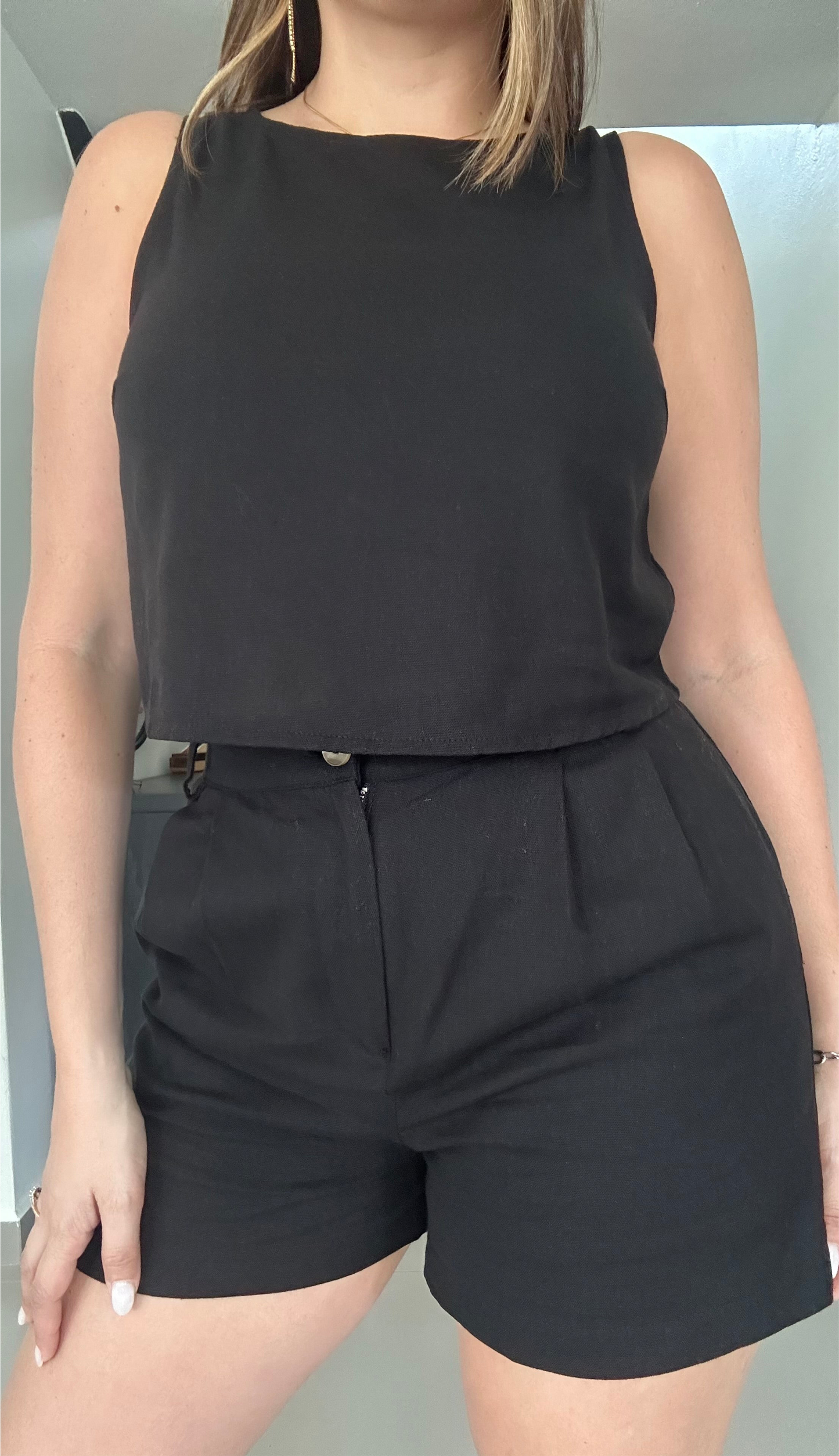 Round Neck Sleeveless Linen Cropped Blouse