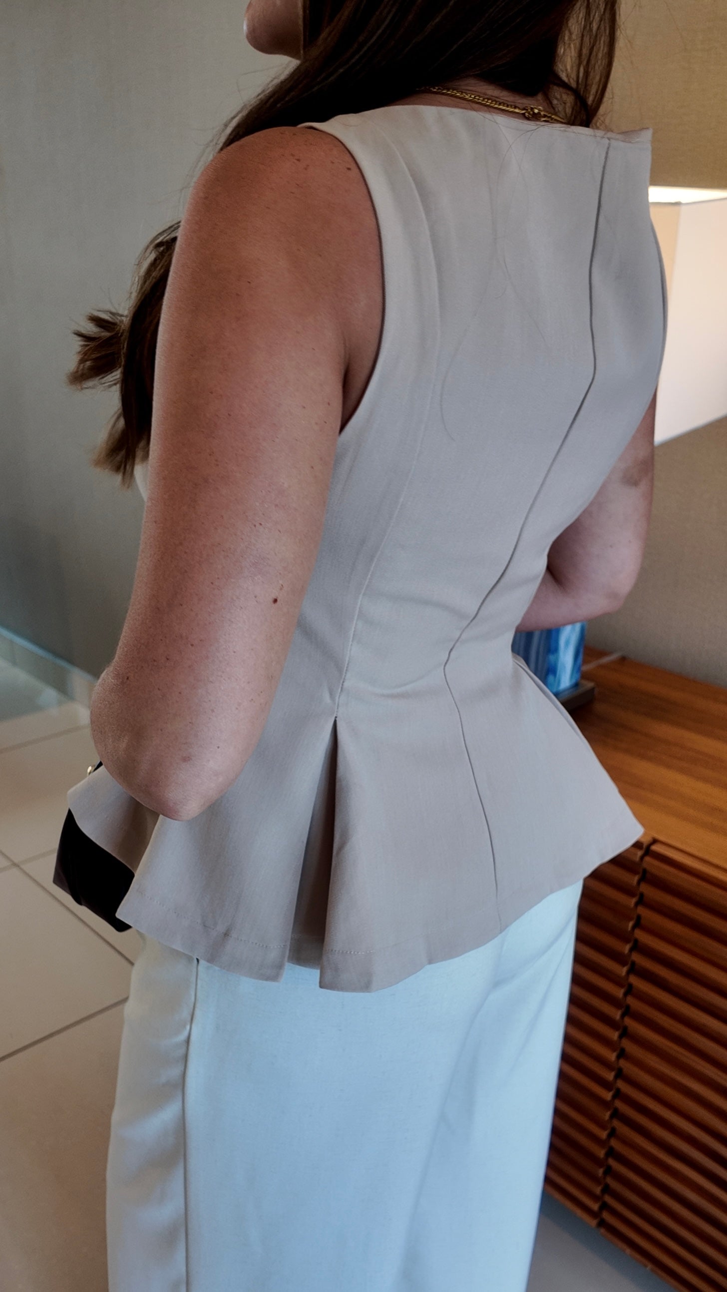 Women’s boat neck sleeveless top, elegant and versatile summer blouse, chic wardrobe essential.